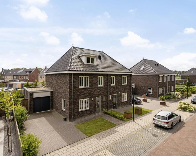 De Redoute 33, Stad aan 't Haringvliet