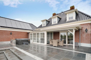 Molenweg 15, Oude-Tonge