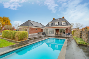 Molenweg 15, Oude-Tonge